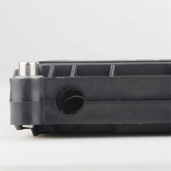Common grounding busbar for distribution boxes