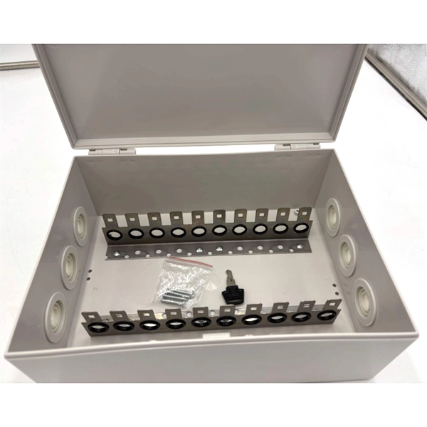 Pole-mounted installation scheme for distribution boxes