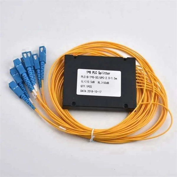 How to peel open an eight-core optical cable